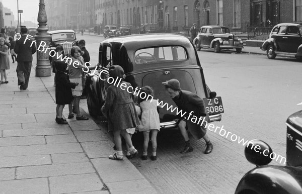 GARDINER STREET CARS OUTSIDE ST F.X.CHURCH